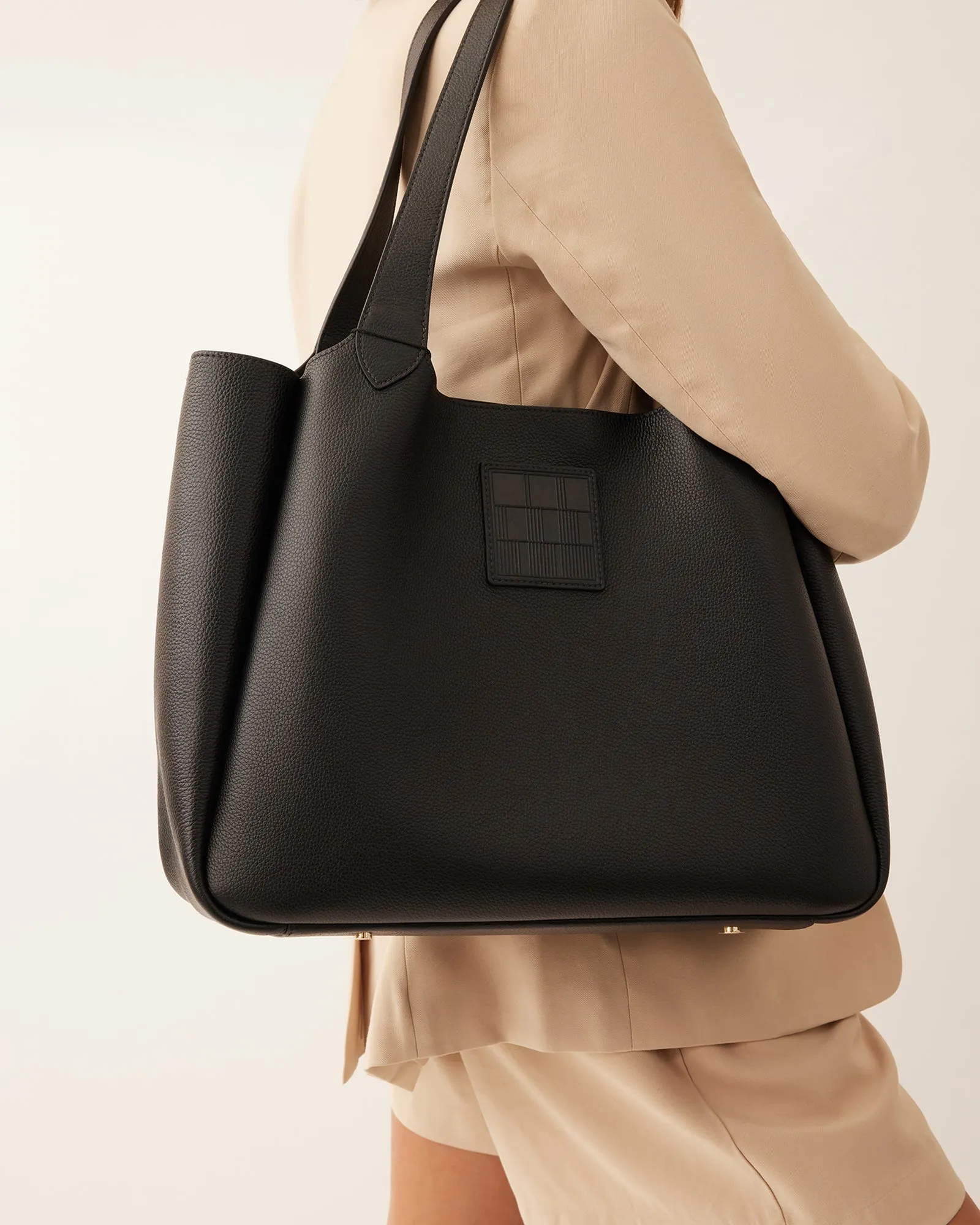 ALPHA TOTE BAG BLACK LEATHER