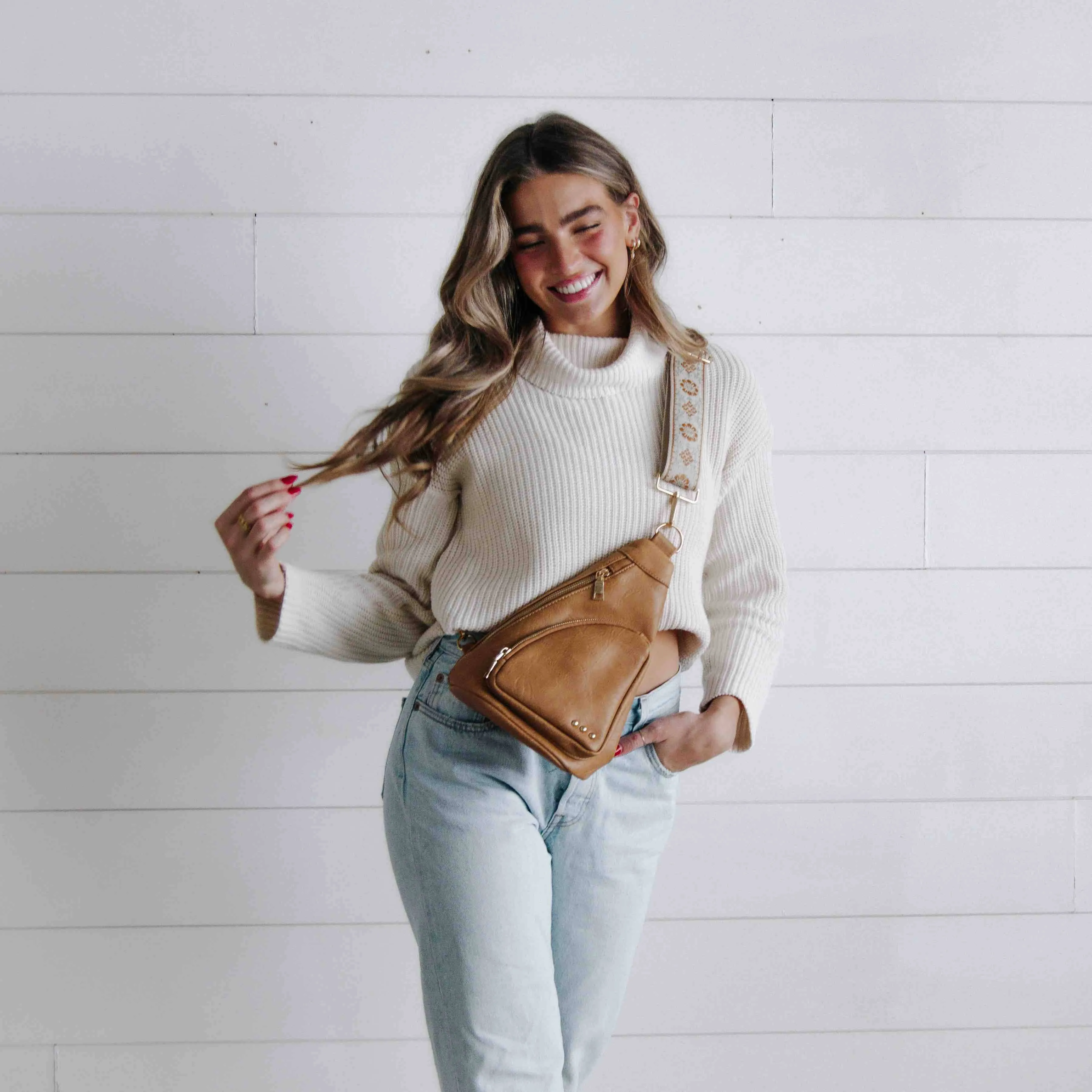 Austin Sling Bag: Cream