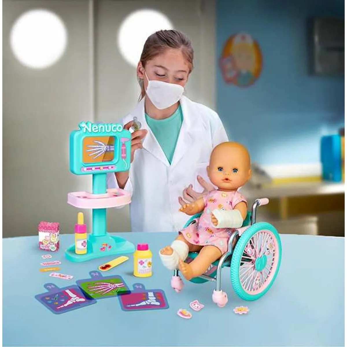 Baby Doll Famosa Emergency doctor 35 cm