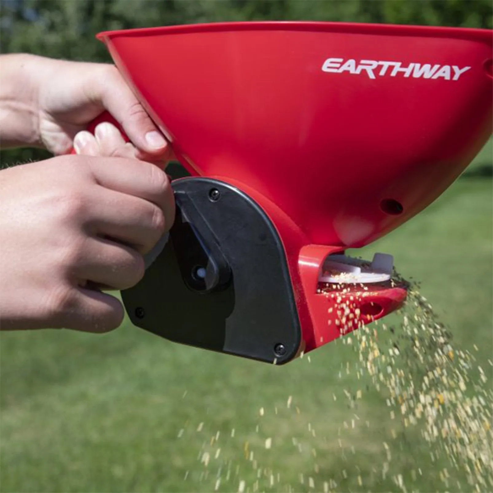 EarthWay 1.8kg Handheld Seed and Fertiliser Spreader - Efficient and User-Friendly